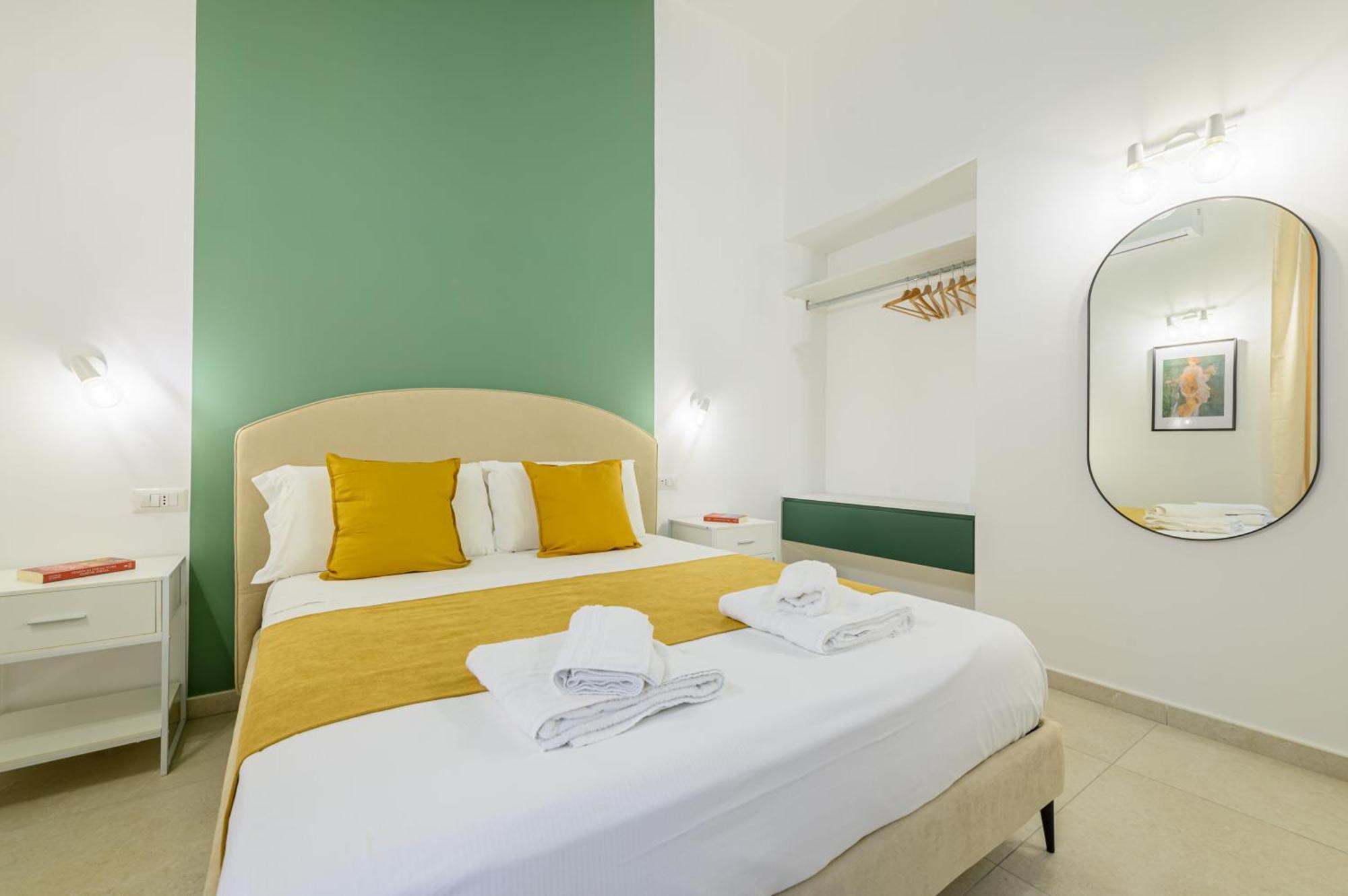 Into Mann Hotel Naples Exterior photo